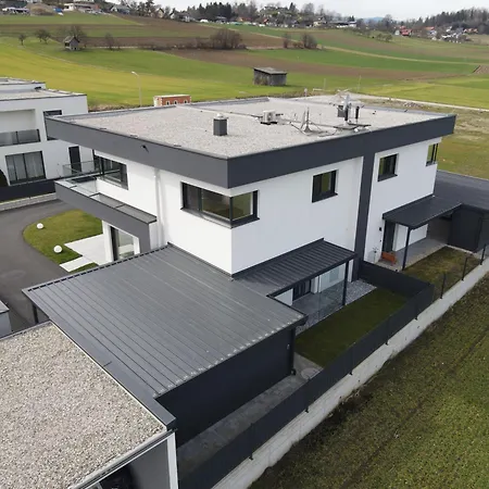 Luxus-villa In Idyllischer Lage Villa *
