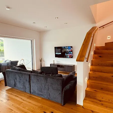 Luxus-villa In Idyllischer Lage *