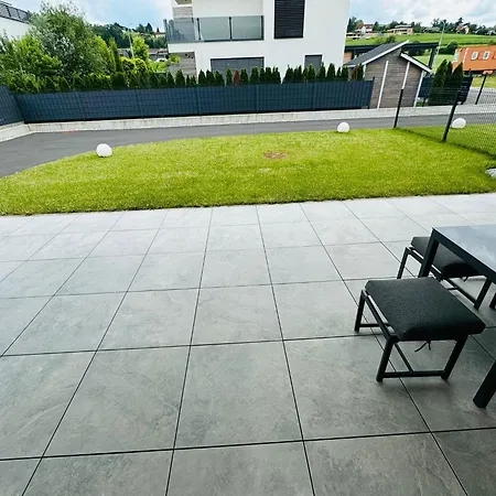 Luxus-villa In Idyllischer Lage