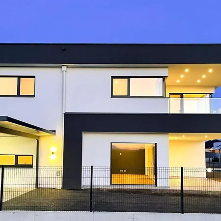 Luxus-villa In Idyllischer Lage Muttendorf