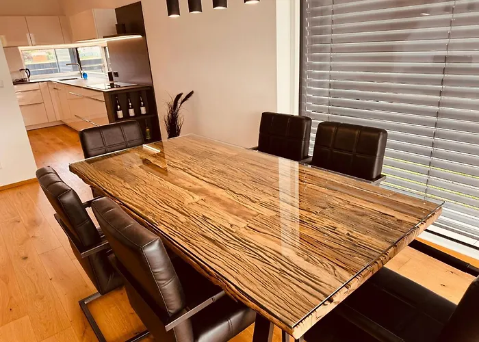 Luxus-villa In Idyllischer Lage Villa *