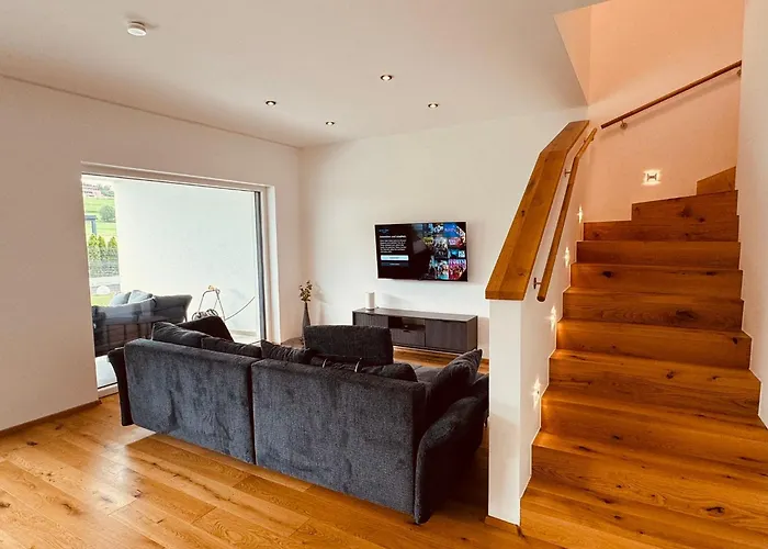 Luxus-villa In Idyllischer Lage *