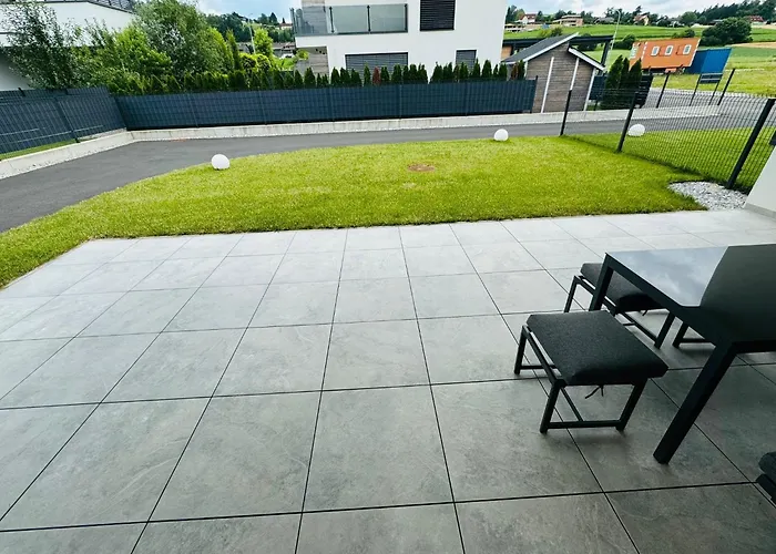 Luxus-villa In Idyllischer Lage