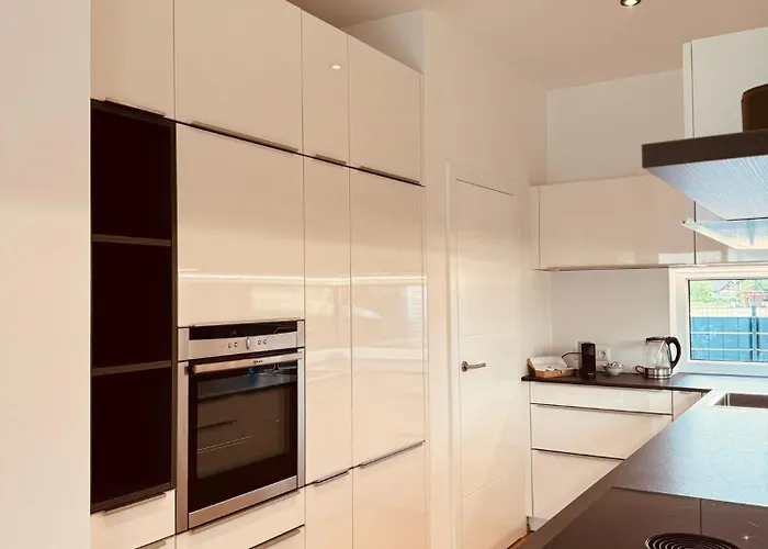 Luxus-villa In Idyllischer Lage