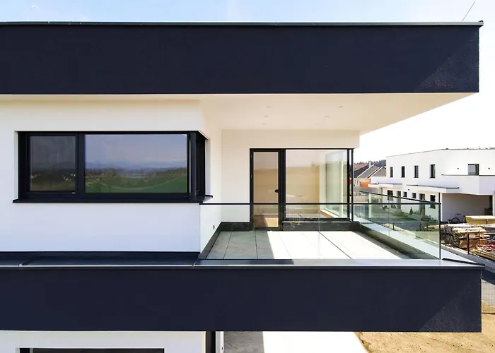 Luxus-villa In Idyllischer Lage Villa *