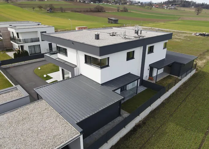 Luxus-villa In Idyllischer Lage Villa *